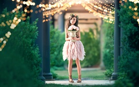 Nette rosa Kleid, Mädchen, Strauß, Lichter HD Hintergrundbilder