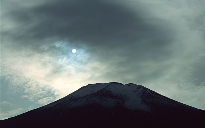 Nachtansicht  Mount Fuji, Mond, Wolken, Japan Hintergrundbilder Bilder