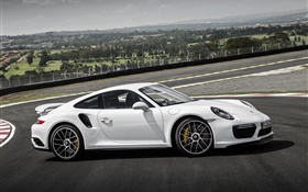 Porsche 911 Turbo S Coupé weiß Seitenansicht