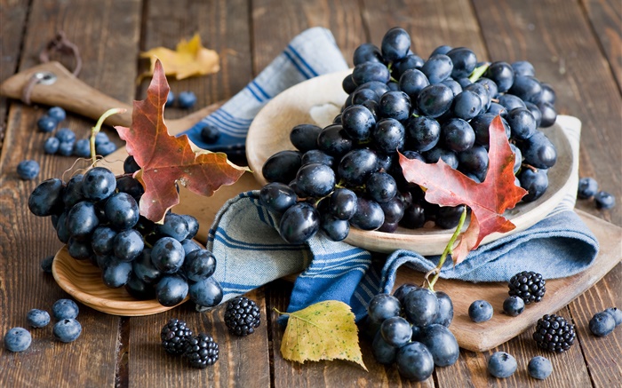 Blaue Trauben, Brombeeren, Blätter, Stillleben Hintergrundbilder Bilder