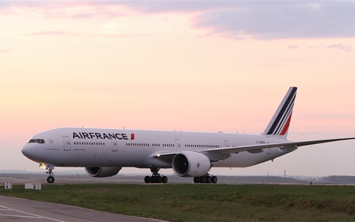 Boeing 777 Passagierflugzeug , Frankreich Hintergrundbilder Bilder
