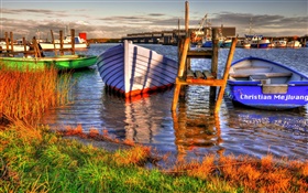 Dock, Boote, Fluss, Gras, Wolken HD Hintergrundbilder