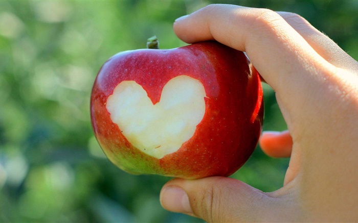 Roter Apfel, Liebesherzen , Hand Hintergrundbilder Bilder