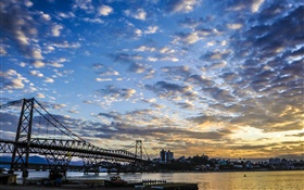 Stadt, Sonnenuntergang, Wolken, Brücke, Fluss, Häuser HD Hintergrundbilder