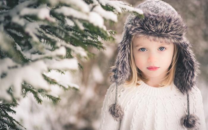 Winter Kind Mädchen, Schnee, Hut, Pullover, Bäume Hintergrundbilder Bilder