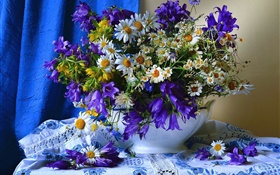 Weiße gelbe blaue Blumen, Vase HD Hintergrundbilder