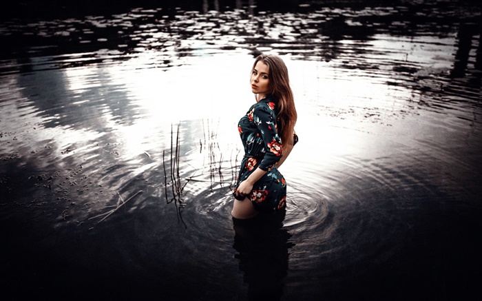 Mädchen im Teich Wasser Hintergrundbilder Bilder