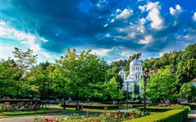 Botanischer Garten, Rumänien, Bäume, Häuser, Wolken HD Hintergrundbilder