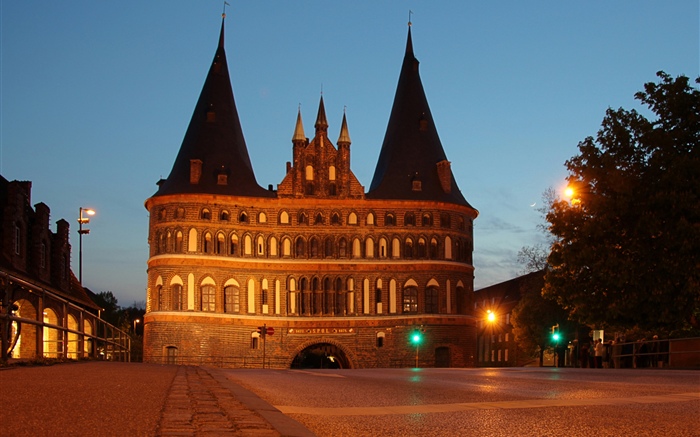 Deutschland, Holstentor, Lübeck, Schloss, Nacht, Lichter Hintergrundbilder Bilder