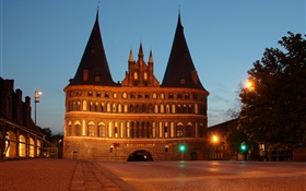 Deutschland, Holstentor, Lübeck, Schloss, Nacht, Lichter HD Hintergrundbilder