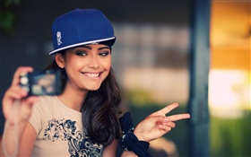 Lächeln Mädchen, blauer Hut HD Hintergrundbilder