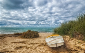 Strand, Meer, Boot, Gras, Wolken HD Hintergrundbilder
